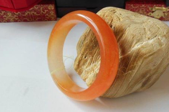 金丝玉手镯值钱吗