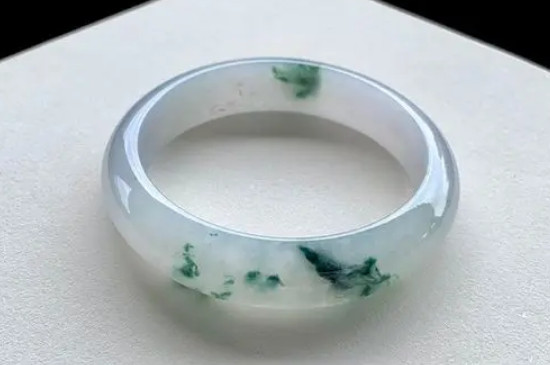 翡翠可以戴着洗澡吗