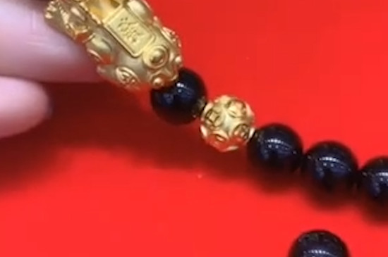 黄金貔貅怎么戴