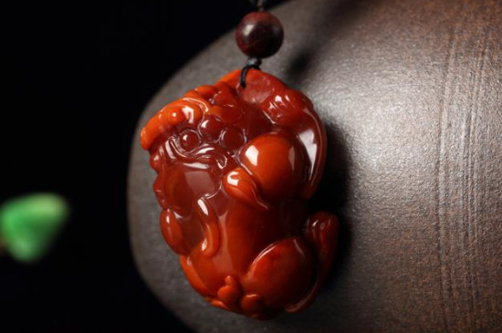 南红玛瑙戴在左手还是右手