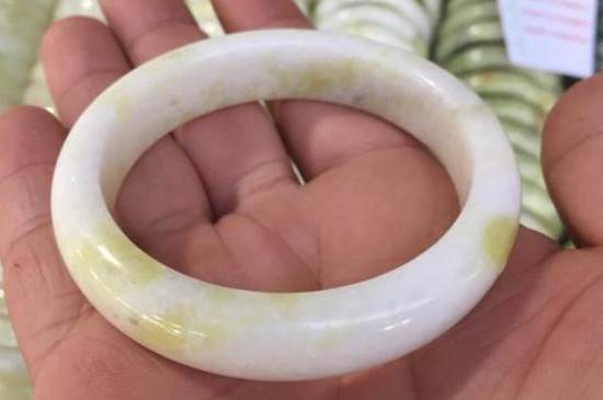 蓝田玉怎么形成的