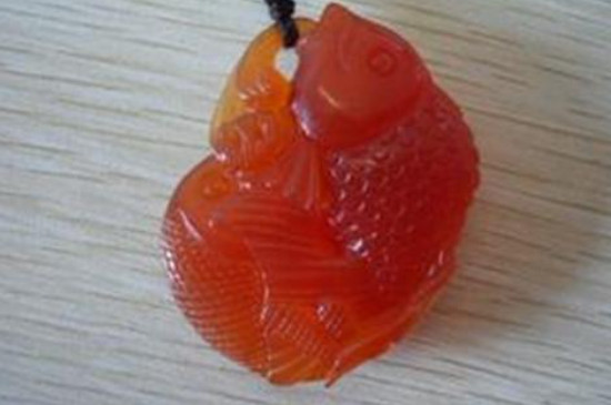 金丝玉与翡翠的区别