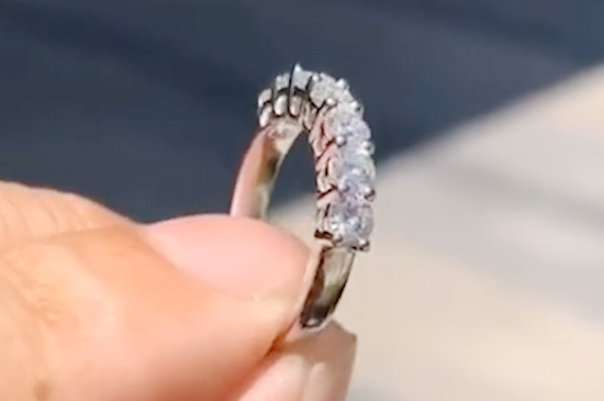 铂金是什么颜色的