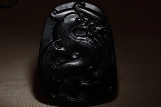 蛇纹石玉怎么辨别